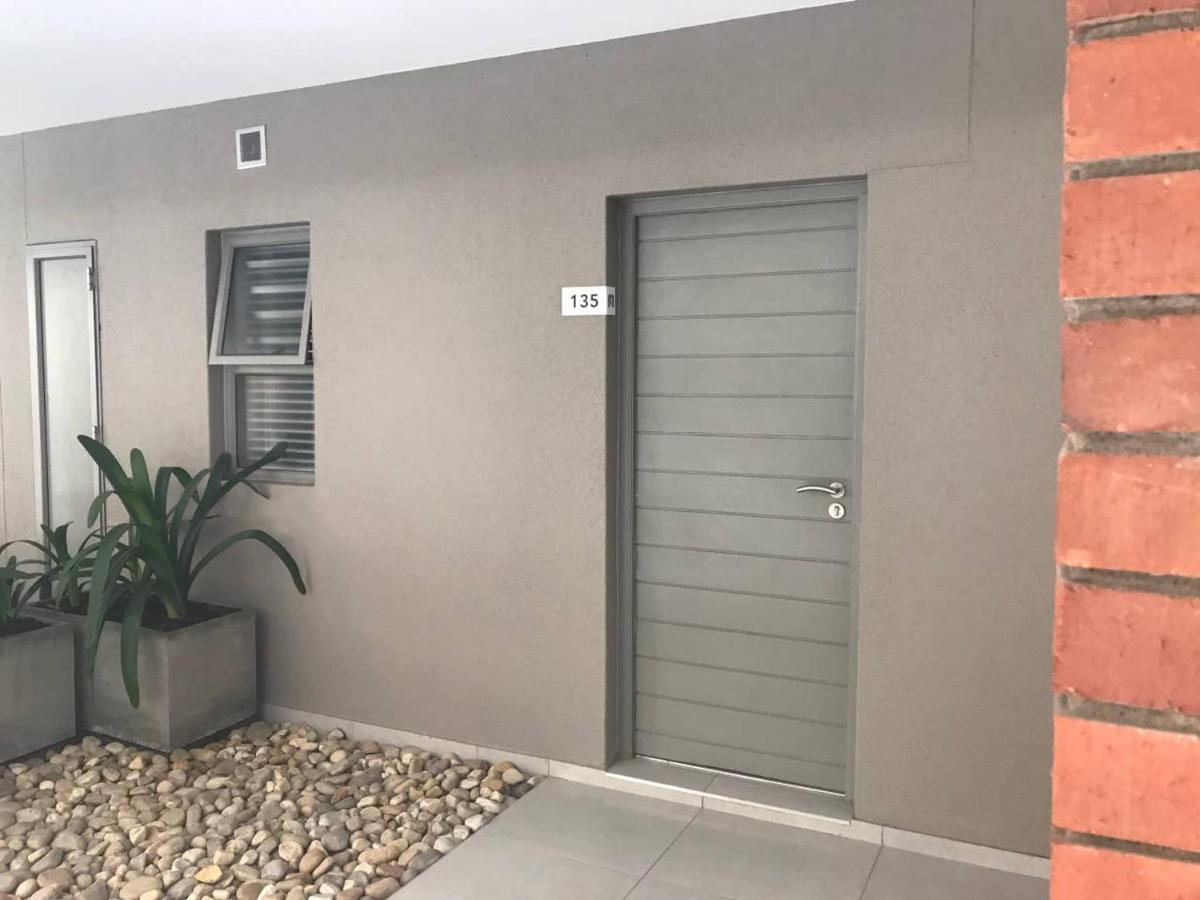 Century Luxury Two Bedroom Apartamento